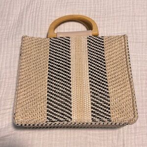 Rattan handbag with wooden handles